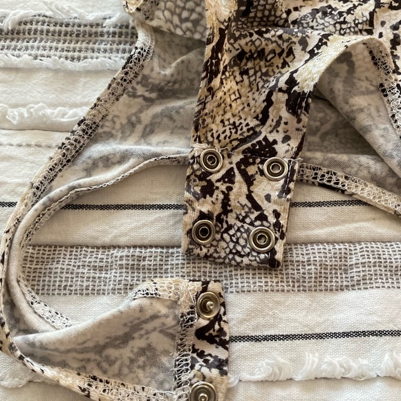 Sleeveless bodysuit - Picture 3 of 5